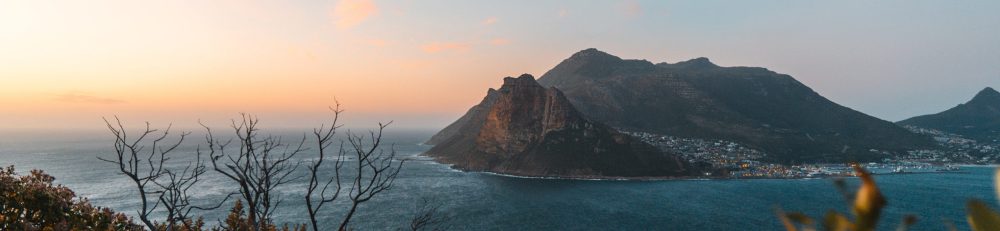 Fish on the Rocks setting with Chapman’s Peak and sea views